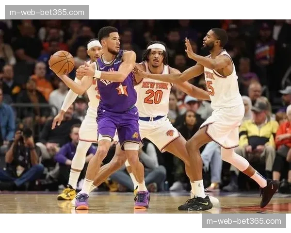 太阳外线火力不足遭遇连败，布克独木难支陷附加赛混战