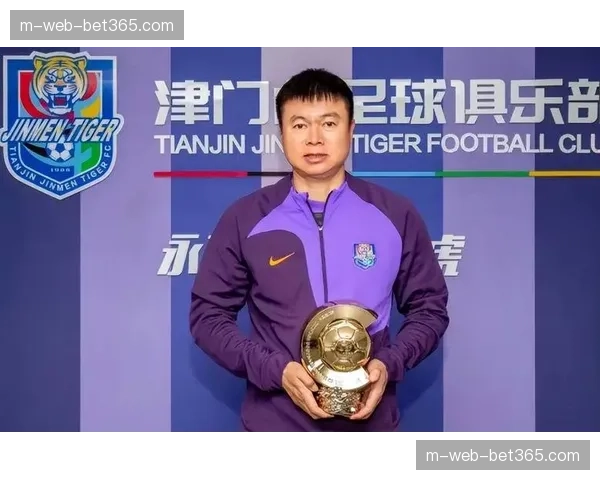 于根伟防守反击迎战李金羽传控，津门虎主场优势对决铁人进攻效率困境